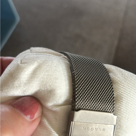 Skagen Men’s Watch SKU: SKW6078, Titanium 40MM - Picture 3 of 7